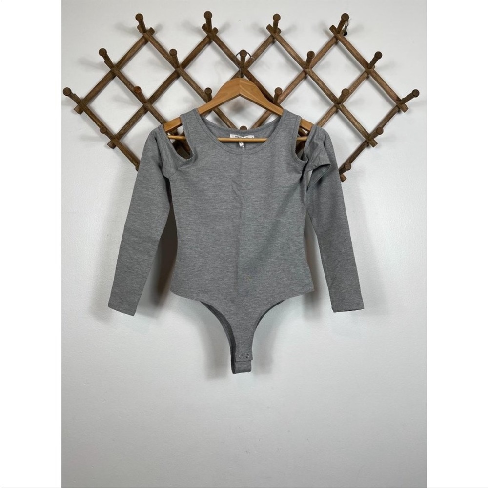 ✨Cold Shoulder Bodysuit✨